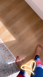 Erin Karpluk feet photo thumbnail