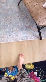 Erin Karpluk feet photo thumbnail