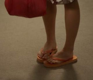 Erin Karpluk feet photo thumbnail