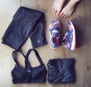 Erin Lim feet photo thumbnail