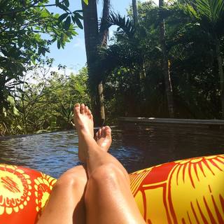 Erin Lim feet photo thumbnail