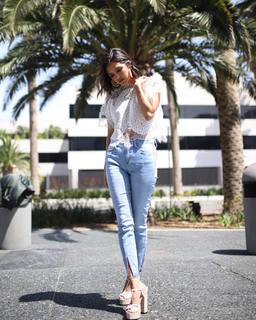Erin Lim feet photo thumbnail