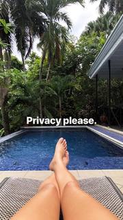 Erin Lim feet photo thumbnail