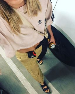 Erin Lim feet photo thumbnail