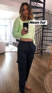Erin Lim feet photo thumbnail