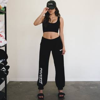Erin Lim feet photo thumbnail