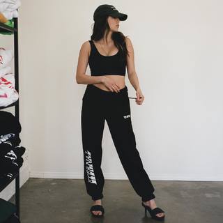 Erin Lim feet photo thumbnail