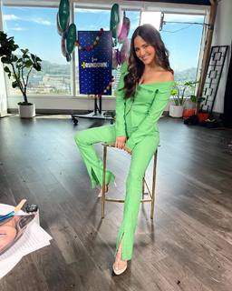 Erin Lim feet photo thumbnail