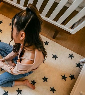 Erin Lim feet photo thumbnail