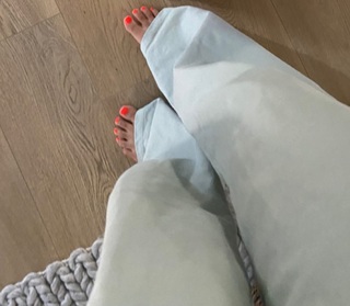 Erin Lim feet photo thumbnail