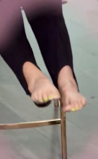 Erin Lim feet photo thumbnail