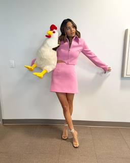 Erin Lim feet photo thumbnail