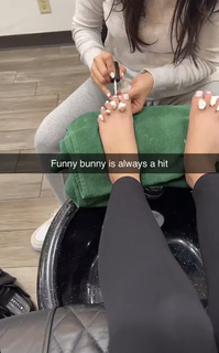Erin Lim feet photo thumbnail