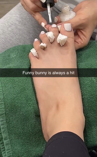 Erin Lim feet photo thumbnail