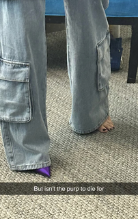 Erin Lim feet photo thumbnail
