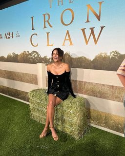 Erin Lim feet photo thumbnail
