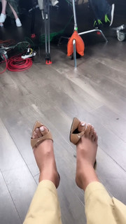Erin Lim feet photo thumbnail