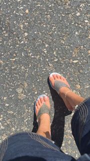 Erin Lim feet photo thumbnail