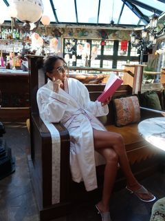 Erin Lim feet photo thumbnail