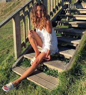 Erin McNaught feet photo 2
