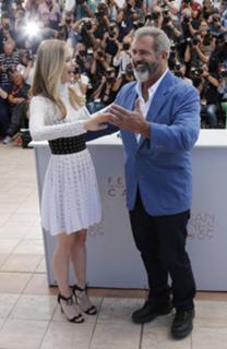Erin Moriarty feet photo thumbnail