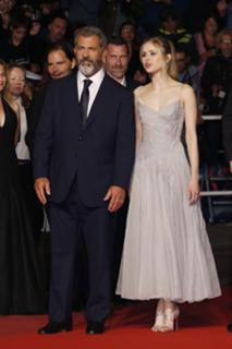 Erin Moriarty feet photo thumbnail