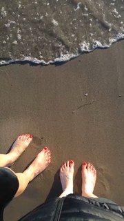 Erin Moriarty feet photo thumbnail