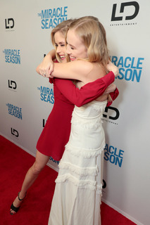 Erin Moriarty feet photo thumbnail