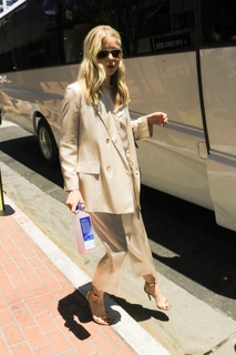 Erin Moriarty feet photo thumbnail