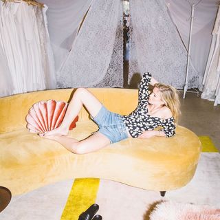 Erin Moriarty feet photo thumbnail