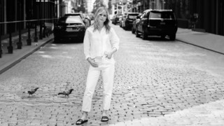 Erin Moriarty feet photo thumbnail