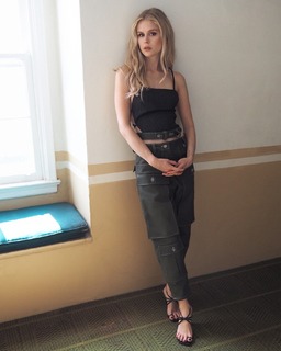 Erin Moriarty feet photo thumbnail