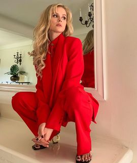 Erin Moriarty feet photo thumbnail