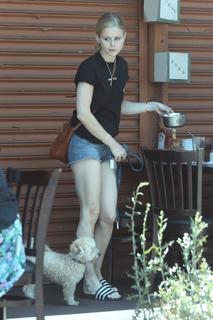 Erin Moriarty feet photo thumbnail
