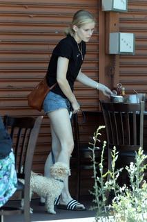 Erin Moriarty feet photo thumbnail
