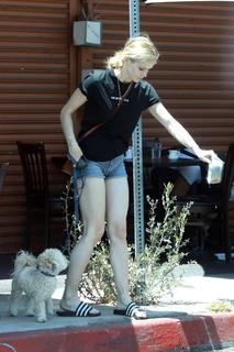 Erin Moriarty feet photo thumbnail