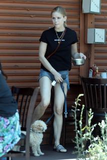 Erin Moriarty feet photo thumbnail