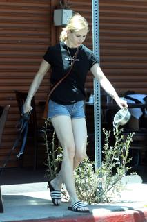 Erin Moriarty feet photo thumbnail