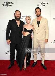 Erin Moriarty feet photo thumbnail