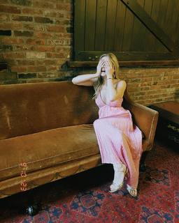 Erin Moriarty feet photo thumbnail