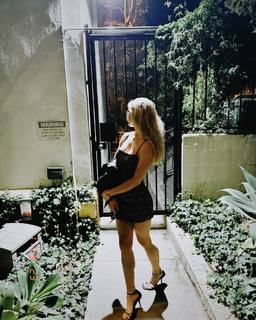 Erin Moriarty feet photo thumbnail