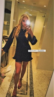 Erin Moriarty feet photo thumbnail