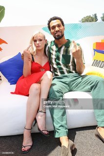 Erin Moriarty feet photo thumbnail