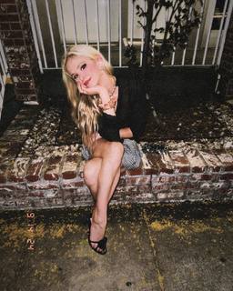 Erin Moriarty feet photo thumbnail