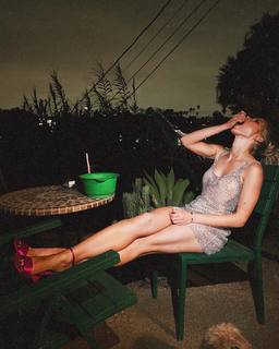 Erin Moriarty feet photo thumbnail