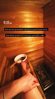 Erin Moriarty feet photo thumbnail