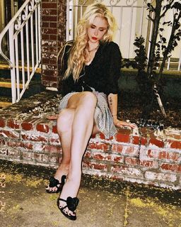 Erin Moriarty feet photo thumbnail