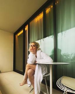 Erin Moriarty feet photo thumbnail