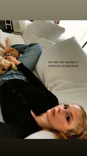 Erin Moriarty feet photo thumbnail