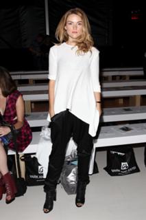 Erin Richards feet photo thumbnail